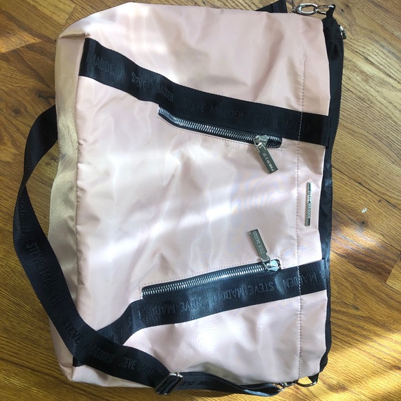 Steve Madden Handbags - Steve Madden pink and black overnight bag